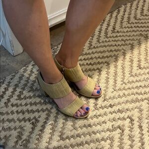 Stylish Tom’s Tan Open-Toe Heeled Sandals